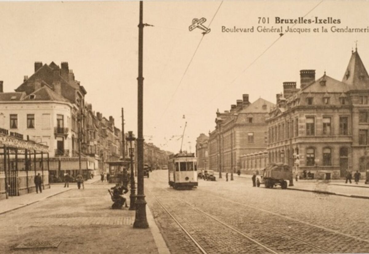 Vue de la caserne de gendarmerie depuis la gare d